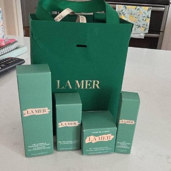 La Mer Other - La Mer Skincare Collection with Green BAG